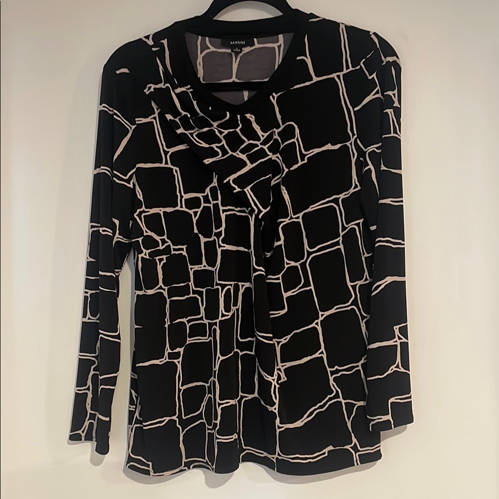 Alfani Black and White Abstract Print Blouse Sz M